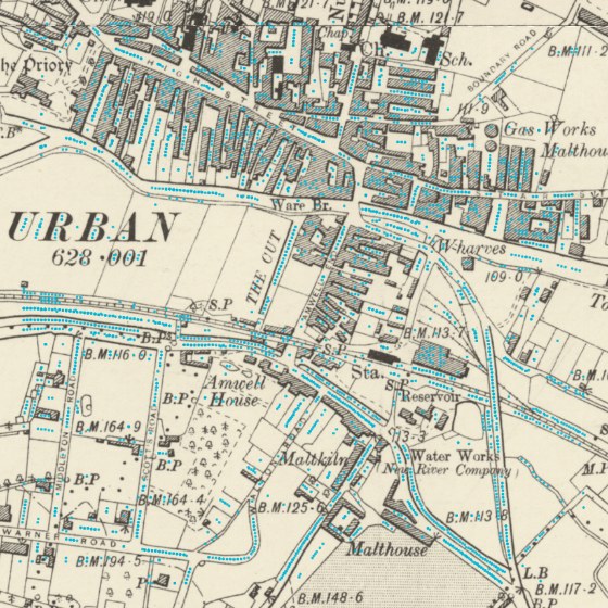 A square of the six-inch second edition at Ware, three quarters of a kilometre across, with every point the centring assist accepts as a channel marked in blue. The marks follow the river and the New River, and equally follow the terraced streets, the railway and the ranges of malthouses.